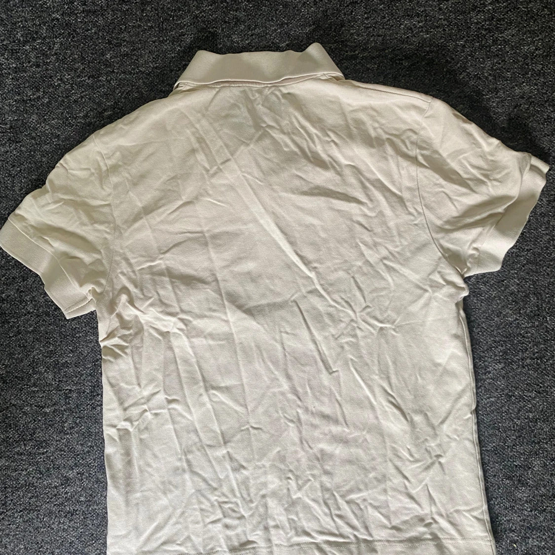 Beige pikétröja från Axel Arigato - 1