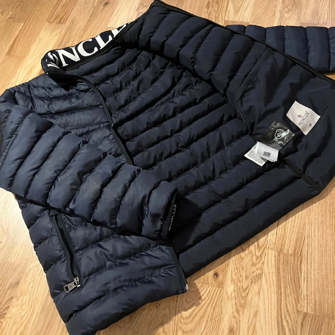 Mörkblå dunjacka från Moncler M
