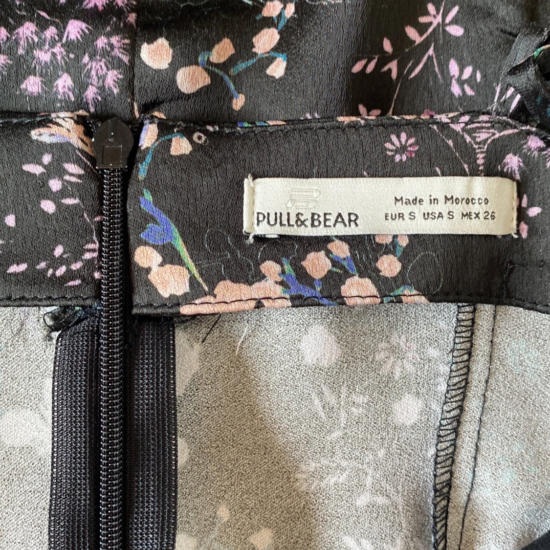 Blommig kort klänning från Pull&Bear storlek S - 2