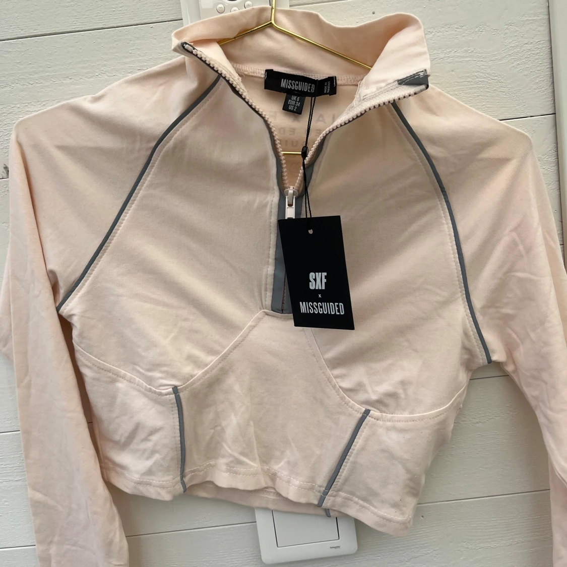 Rosa croppad half zip från Missguided - 1