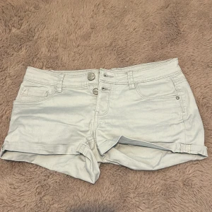 Low waist shorts - Jättefina low waist shorts som inte kommer till användning!!! Pris kan diskuteras!!