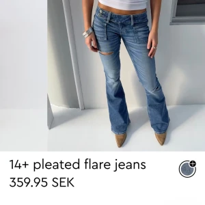Trendiga jeans  - Säljer demhär trendiga slutsålda jeans från gin tricot 14+! Lapparna och allting är kvar så skriv privat för egna bilder på jeansen. Passa på idag att köpa för det är gratis frakt!!❣️