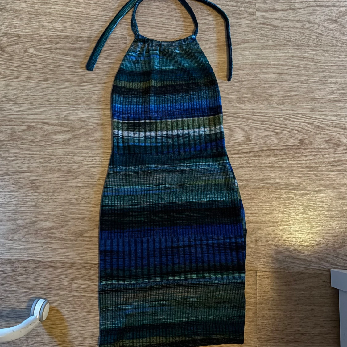 Randig halterneckklänning  - 2