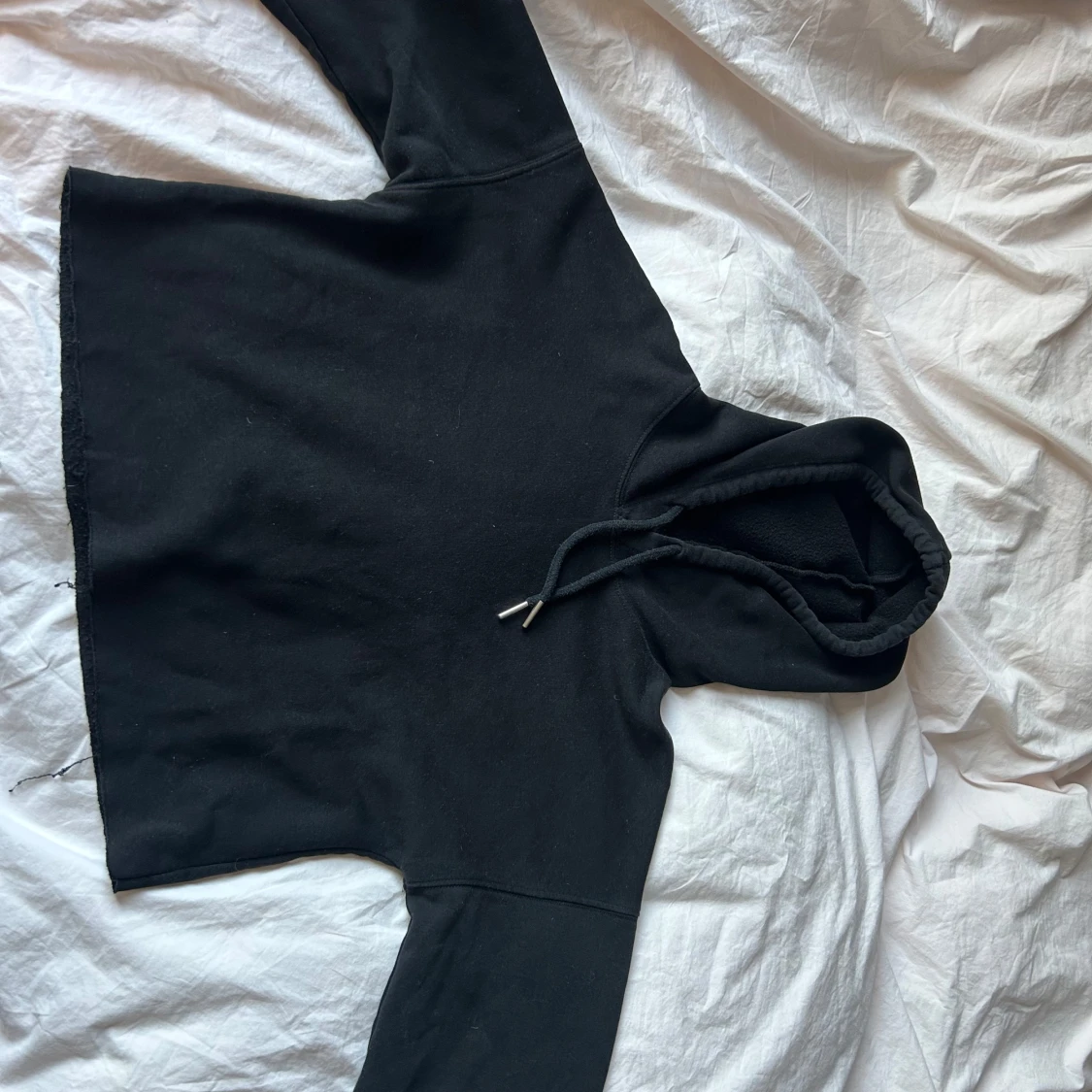 Svart hoodie med snörning