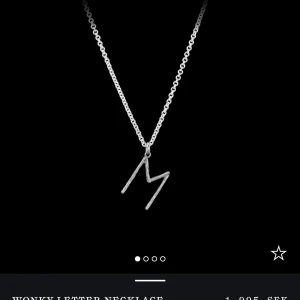 M maria nilsdotter halsband - Säljer mitt M berlocken bara