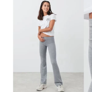 Gråa yogapants från Gina Tricot - Gråa yogapants från Gina Tricot i storlek 146/152. Innerbenslängden är 72cm som man kan se på andra bilden. Säljer pga de är för korta (är 167)
