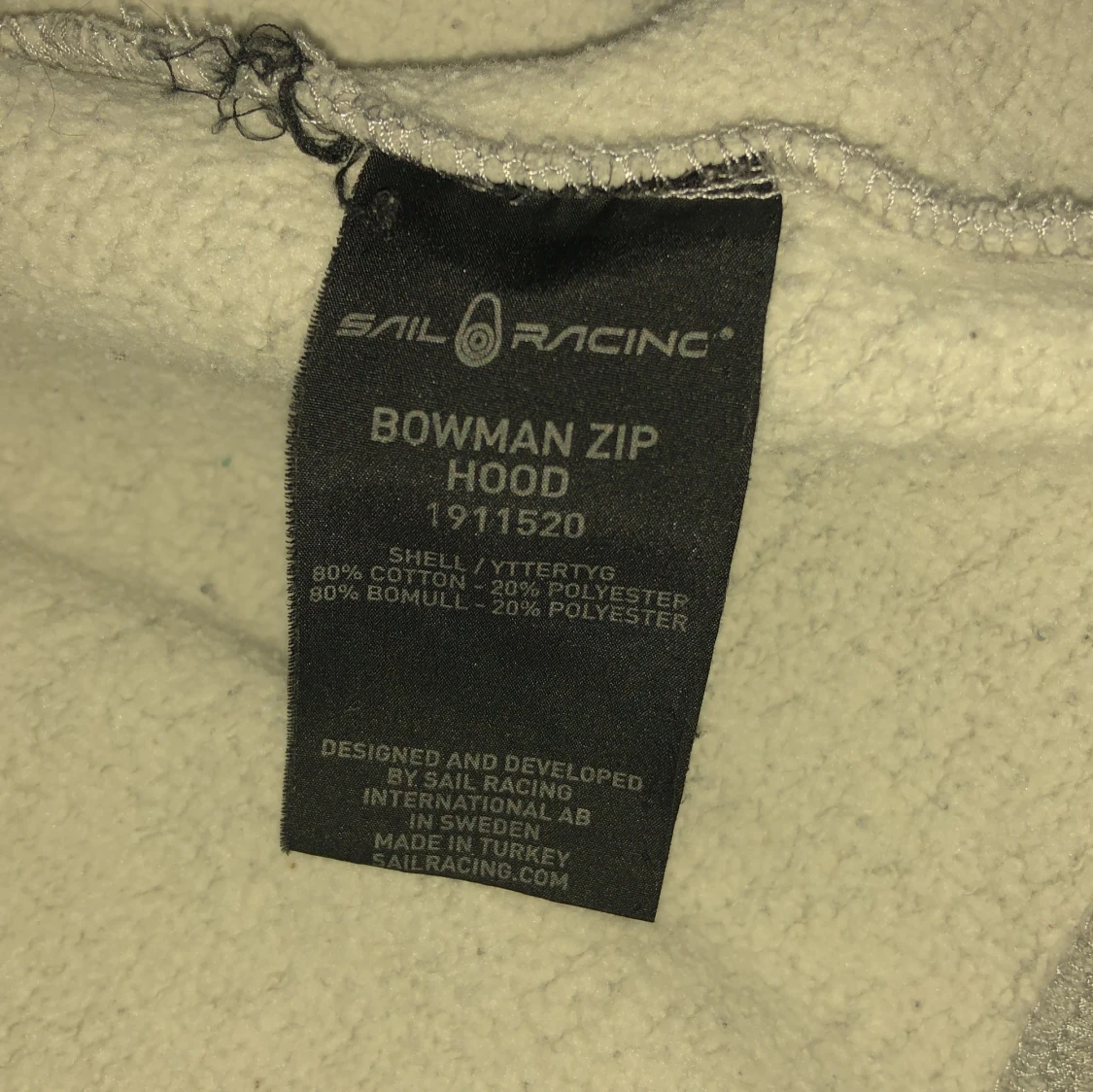 Ljusgrå hoodie från Sail Racing L Passar M  - 2