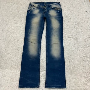D&G Lowrise o Bootcut Jeans  - D&G Lowrise o Bootcut Jeans, i perfekt skick 💗 Midjan är 86cm och innerbens är 86cm