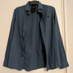 Skjorta G-star Raw - Fin skjorta i riktigt snygg färg, från G-star Raw. 100% bomull. Typ mörk turkos.
