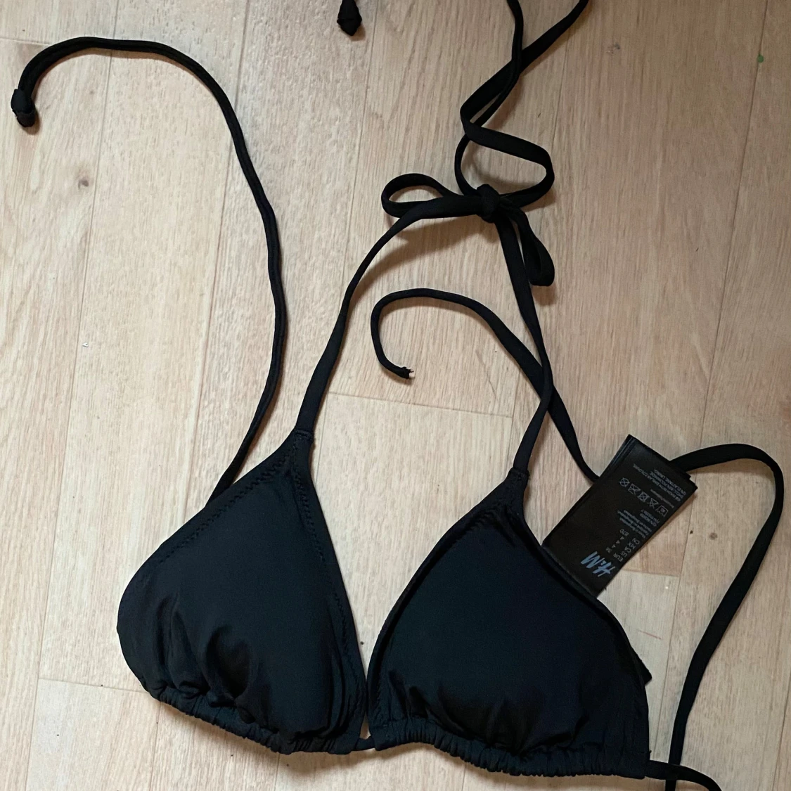 Svart trekantsbikini från H&M