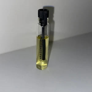 Carashmellow tester - Säljer den superpopulära parfymen Carashmellow från Essnce som tester😍Endast testad en gång. Säljer massor av andra parfymer och testers på min profil❤️