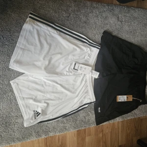 2 par nya shorts - 2 åar Nya shorts från Adidas och Cln athletics. Storlek large. Nypris 650kr