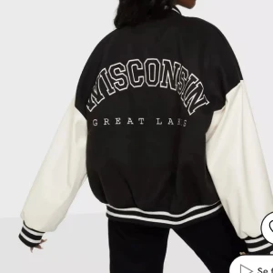 Varsity Jacket - Missguided - Varsity jacka från Nelly (märke Missguided). ANVÄND ENDAST 1 GÅNG - Inköpt för 629 kr 