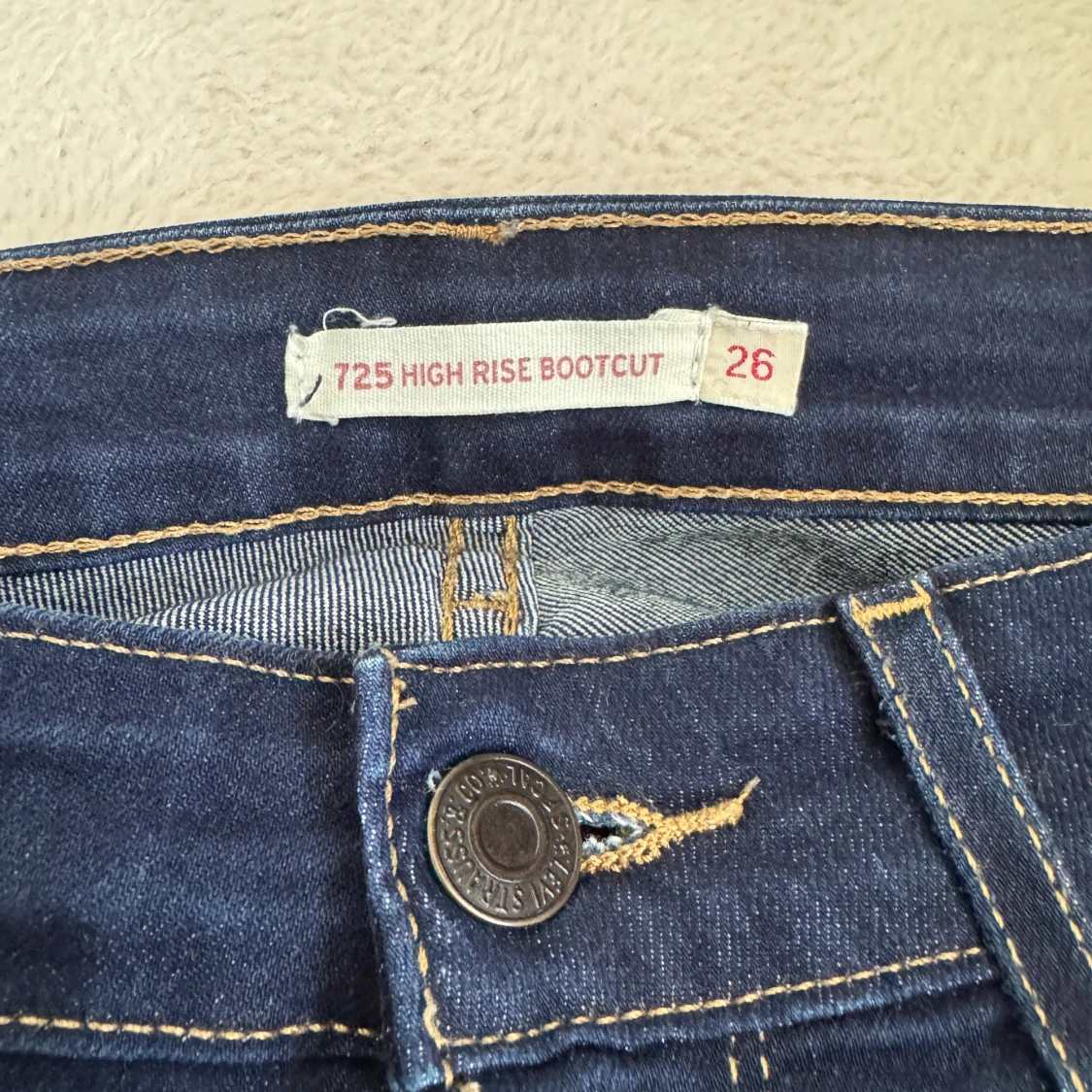 Levi's 725  Bootcut Jeans - 3