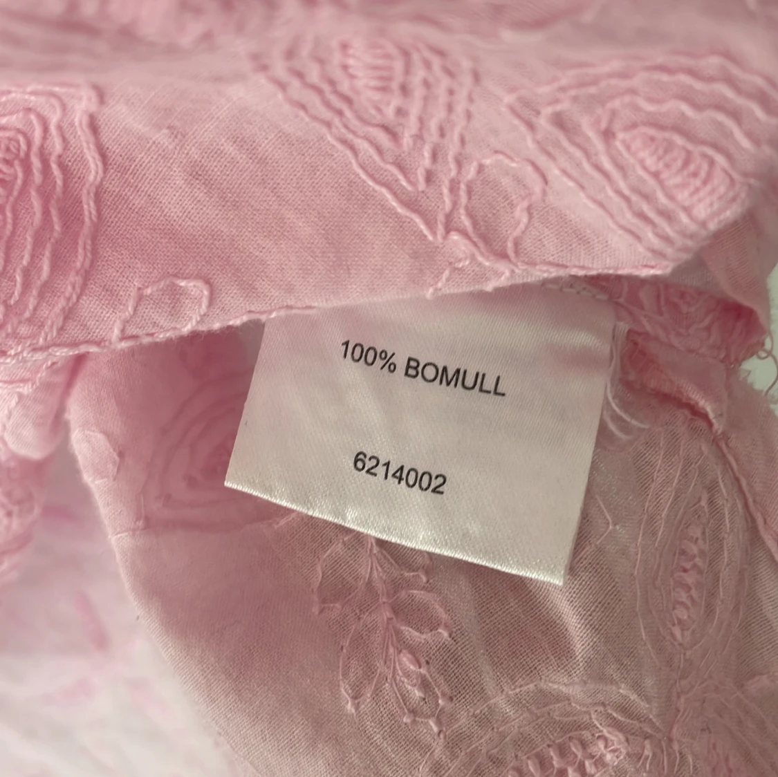 Ljusrosa blus med broderi från Dotted Blue - 4