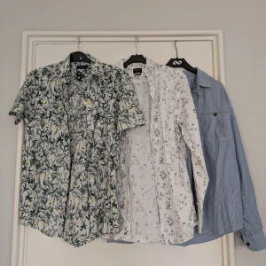 3 st fina skjortor - 3 stycken väldigt fina skjortor, varav en kortärmad. Alla i storlek S och i 100% bomull. Kan behöva strykas. Kika gärna på fler varor, kan ordna paketpris. Matinique, Selected Homme och Cottonfield.