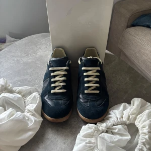 Maison Margielas  - Storlek 42 typ helt nya, hör av er vid funderingar 