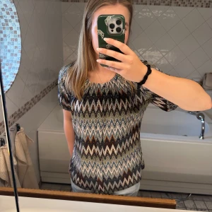 Missoni liknande blus - Ascool Missoni liknande blus/topp! Står ingen storlek men skulle säga att den passar S/M😊