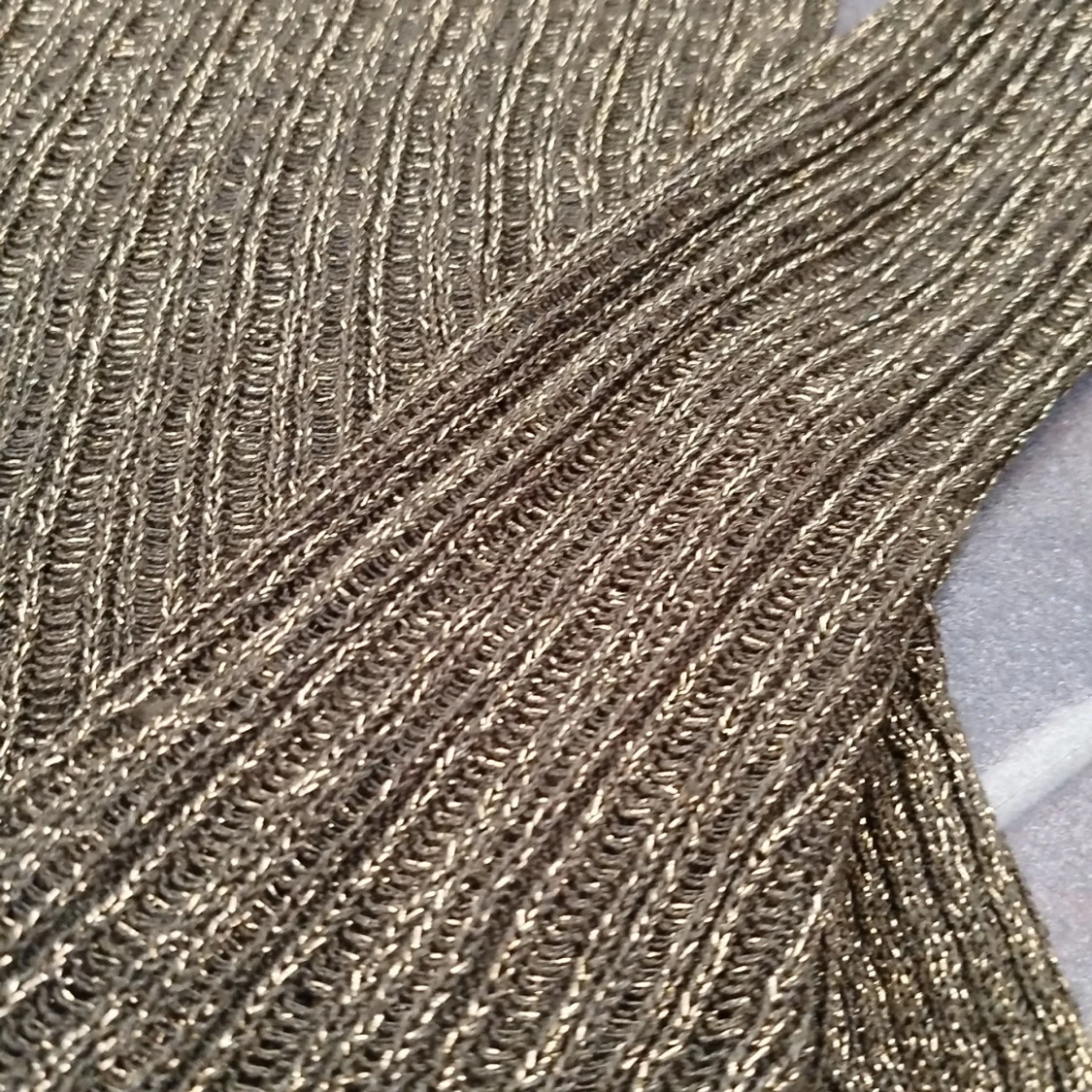 Guldig ribbad tröja Sisters Point - 1