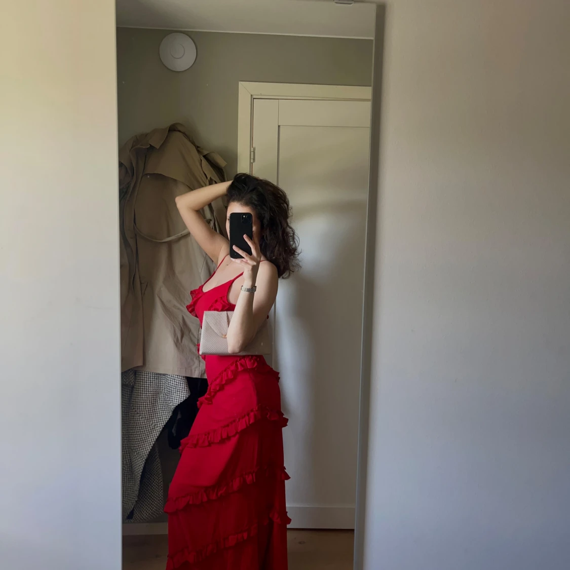 Röd långklänning med volanger - 2