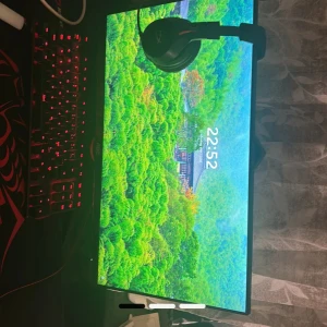 Gaming dator  - Gamingdator – Färdig att spela!  Säljer en grym gamingdator i toppskick, perfekt för dig som vill spela moderna spel utan lagg!  Specifikationer:  Modell: Lenovo Legion Grafikkort: NVIDIA GeForce RTX 3060 Ti Processor: Intel Core i5 RAM: 16 GB DDR4 Skärm: 24 tum, 165Hz, perfekt för snabba spel som CS2, Fortnite och Warzone  Kvitto finns! Allt fungerar felfritt – bara att koppla in och börja spela. Finns för avhämtning i [Göteborg],  Skicka PM vid intresse eller om du har frågor!