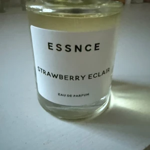 ESSNCE Strawberry Eclair  - Endast testat parfymen. Doften är jättefin men jag tycker inte om jordgubb - därav ingen match. Det är en gourmand parfym som ska lukta som en jordgubbsbakelse vilket den verkligen gör!!!🤩