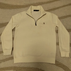 Ralph Lauren quarter zip - Hej nu säljer jag denna skit feta Ralph Lauren quarter zippen. Använd ett fåtal gånger. 