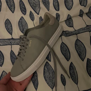 Axel arigatos skor - Helt nya och oanvända, har även kvitto på skorna ochh boxen o påsen följer med