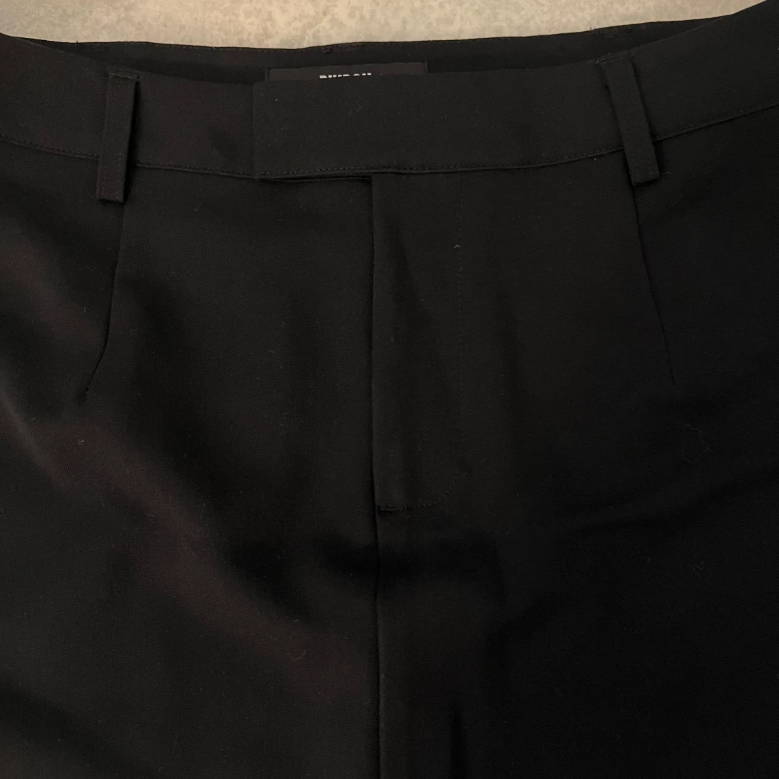 Svart kortkjol från BikBok - 1