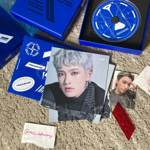 ateez treasure epilogue  - säljer detta out-of print ateez album med allt inkluderat. Albumet är använt så det finns lite defekter (se bild 3)