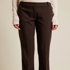 kostymbyxor från kokbok - Bruna kostymbyxor från bikbok i nyskick, knappt använda. Nypris: 599kr. 