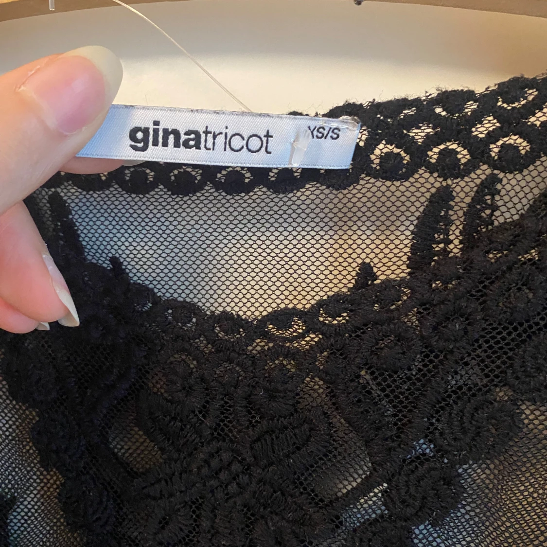 Svart spetsblus från Gina Tricot - 2