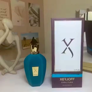 Xerjoff Erba Pura Eau de Parfum 100ml - Lyxig parfym från Xerjoff i en blå flaska med gulddetaljer och elegant förpackning. Doften är unisex och kommer i en 100ml flaska.  Den är helt ful