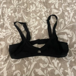Bikinitopp - Svart bikinitopp ifrån Na-Kd