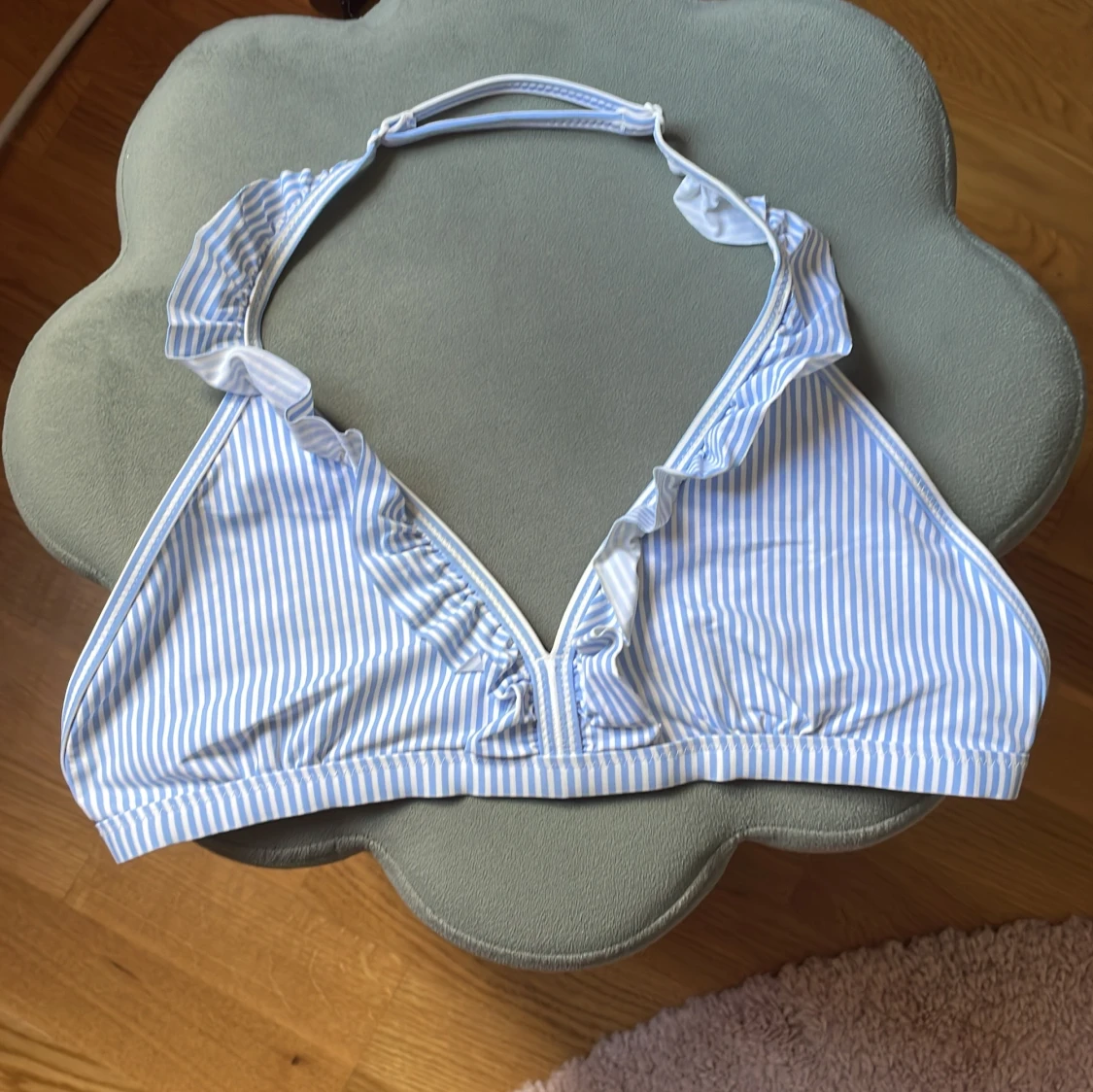 Bikini-topp randig volanger🩵🤍✨