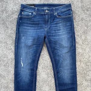 Dondup jeans - Storlek 31. Mycket bra skick. Pris går att diskutera.
