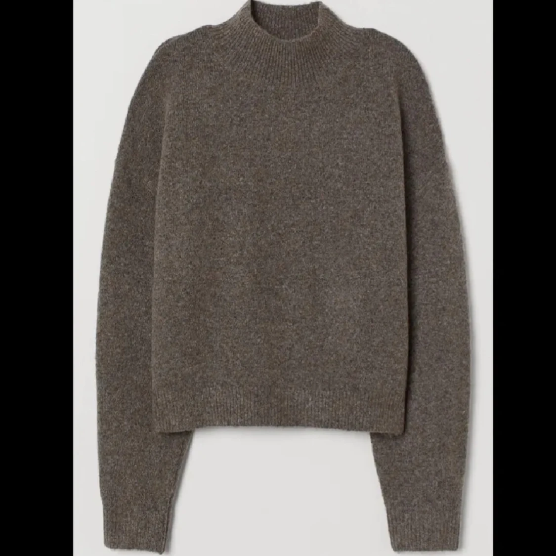 Brun stickad polotröja