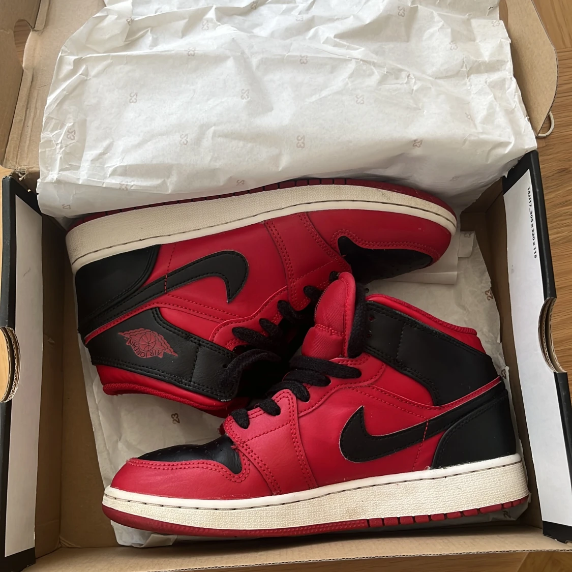 Air jordan 1 Mid röda / svarta  - 2