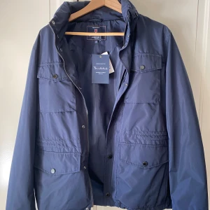 Field jacka - Bondelid field jacket. Nypris 1799kr jag säljer för 1299kr. Jackan är helt ny och aldrig använd. Hör av er om ni har några frågor.