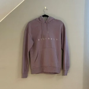 Jack & Jones Hoodie - Säljer en Hoodie från Jack & Jones i bra skick