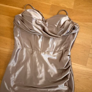 Balklänning  - Balklänning i storlek S men passar även XS. 