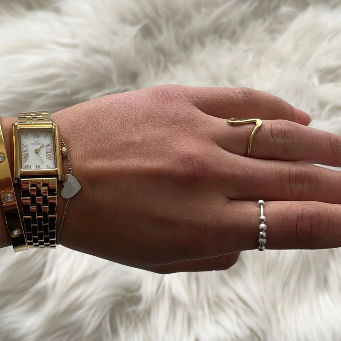 Snygg silverring med kulor