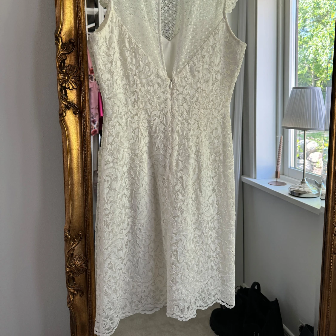 Vit spetsklänning med prickig mesh - 1