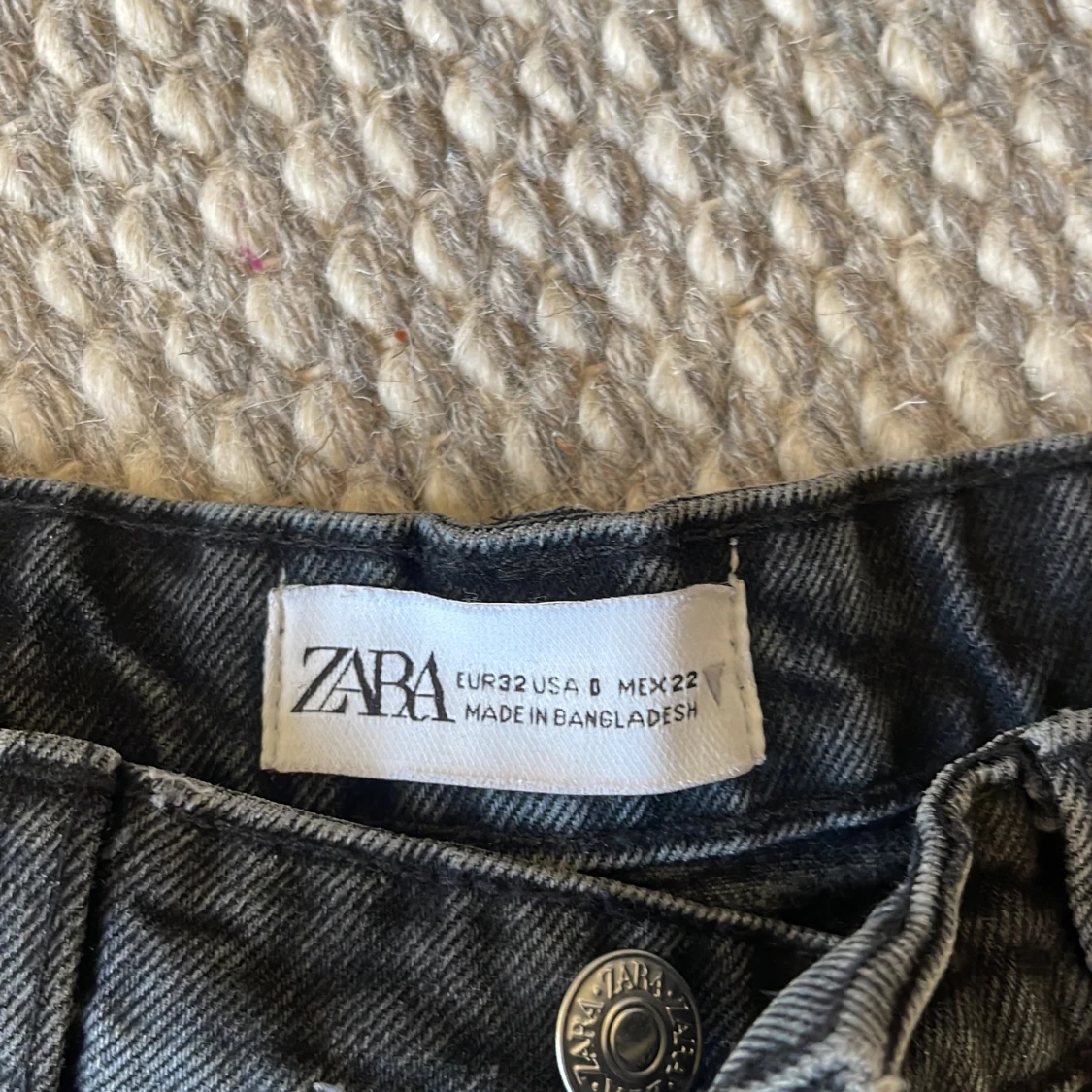 Svarta jeansshorts med fransar från Zara - 1