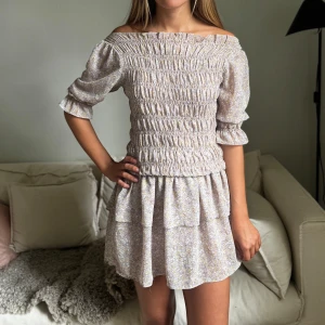 Såå fin klänning - Säljer denna så fina klänning🎀🎀🎀