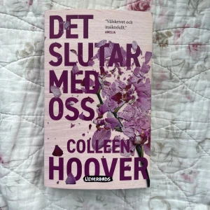 Det slutar med oss - Pocketbok Det slutar med oss av Colleen Hover. Läst en gång och i mycket bra skick. Skriven på svenska. It ends with us.