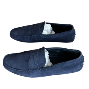 Tods  - Tods loafers./ espadrilles. Storlek 43. Skick 9/10 super fina. Pris 1490kr. Finns att köpa på Fashionels.com