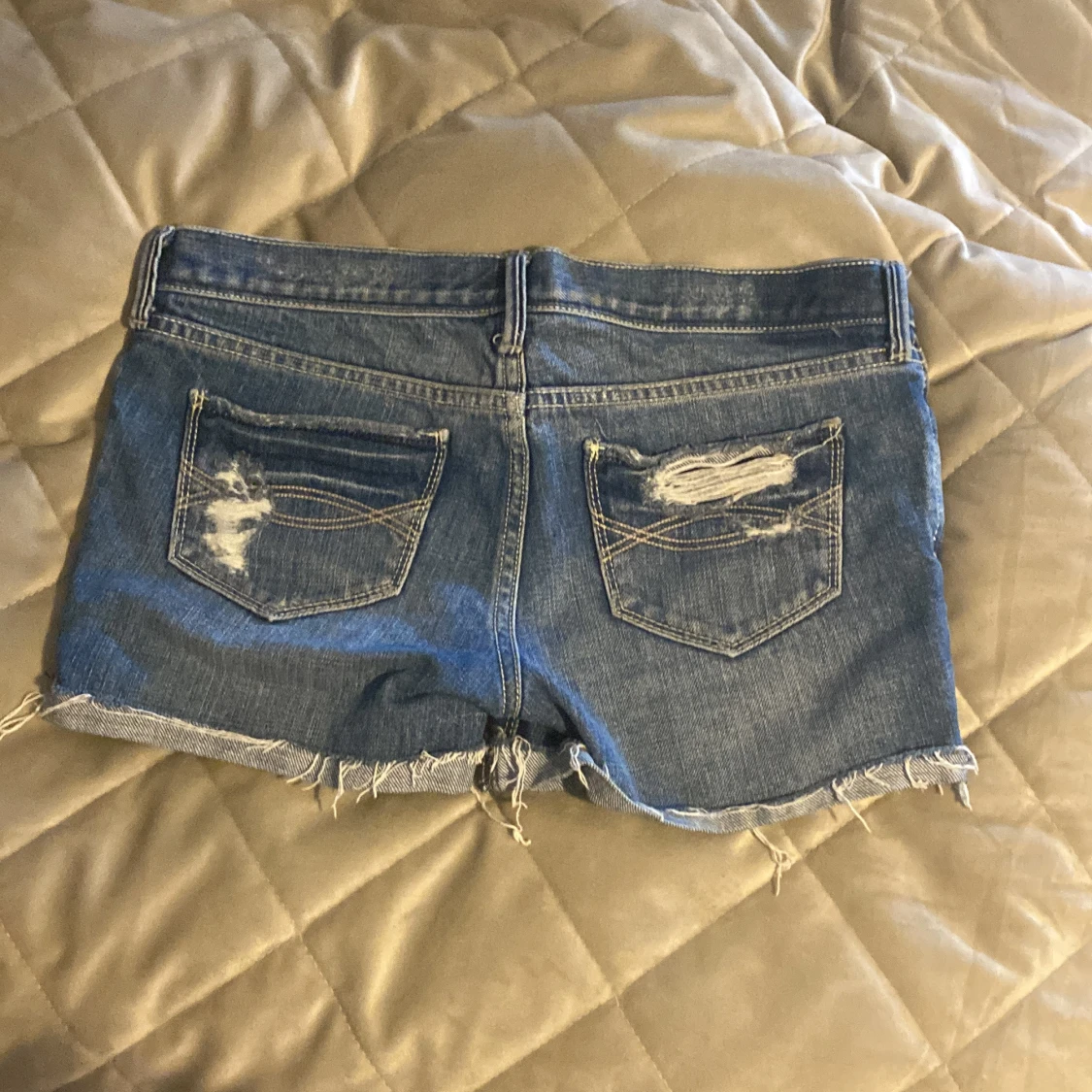 Blå jeansshorts från Abercrombie - 1