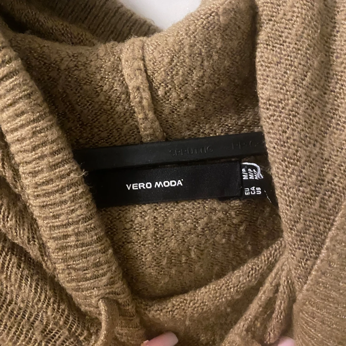 Beige stickad hoodie från Vero Moda - 1