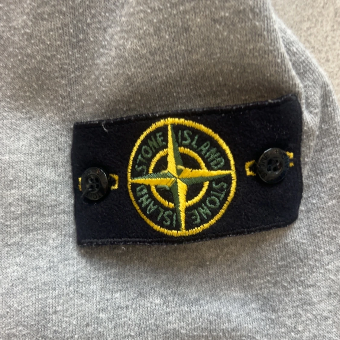 Grå hoodie från Stone Island - 3
